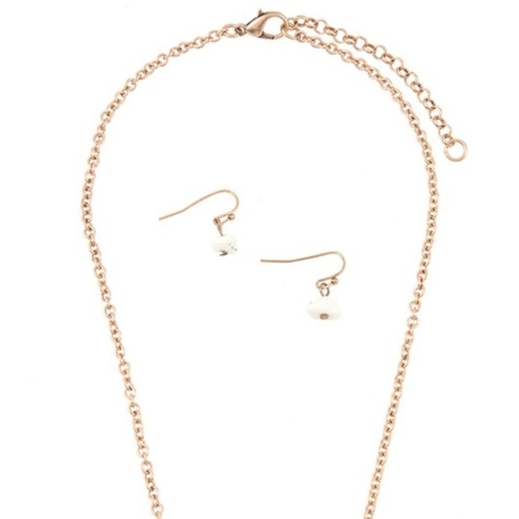 Strength is Beautiful Pendant Bar Necklace - NWT Layering Jewelry Accessories - Picture 4 of 4